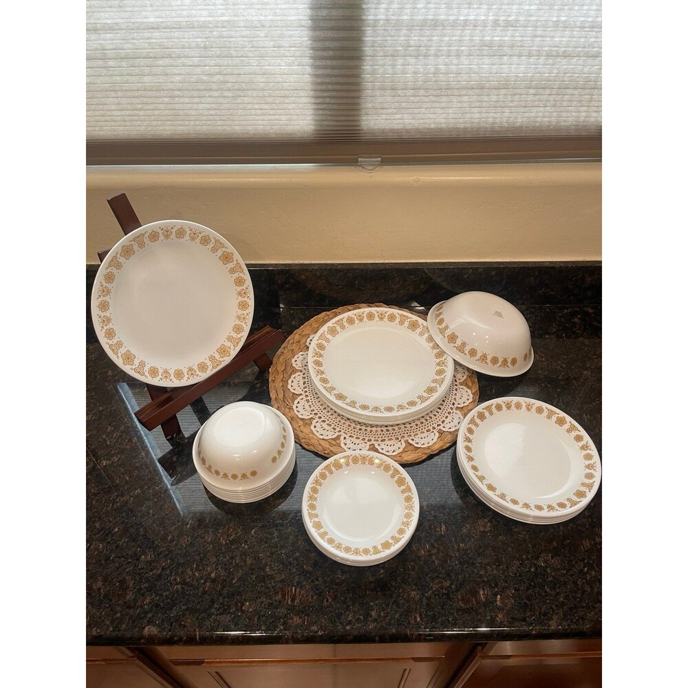 CORELLE BUTTERFLY GOLD 33 PIECE SET 8 DINNER set